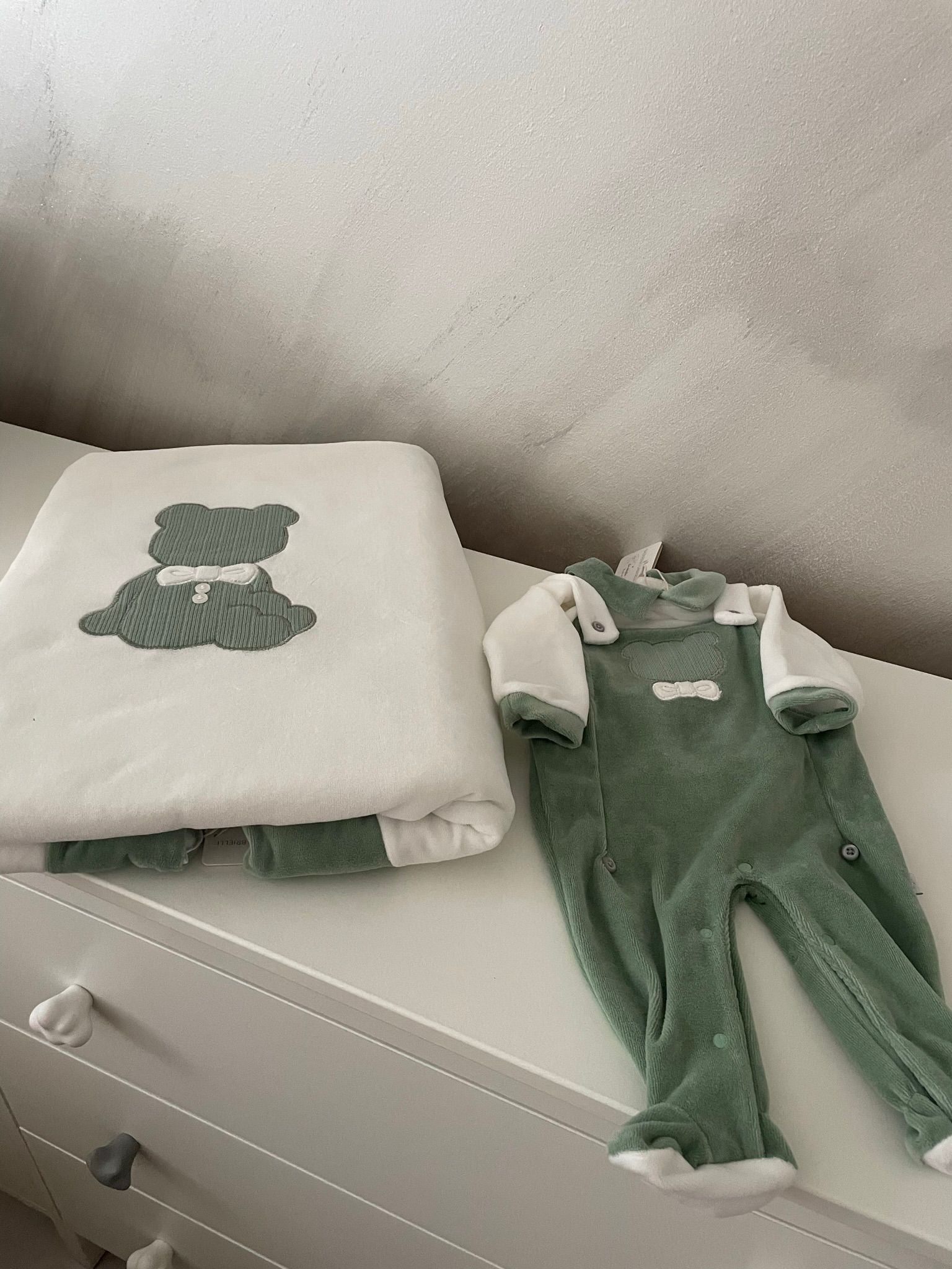 Completo tutina salopette e coperta