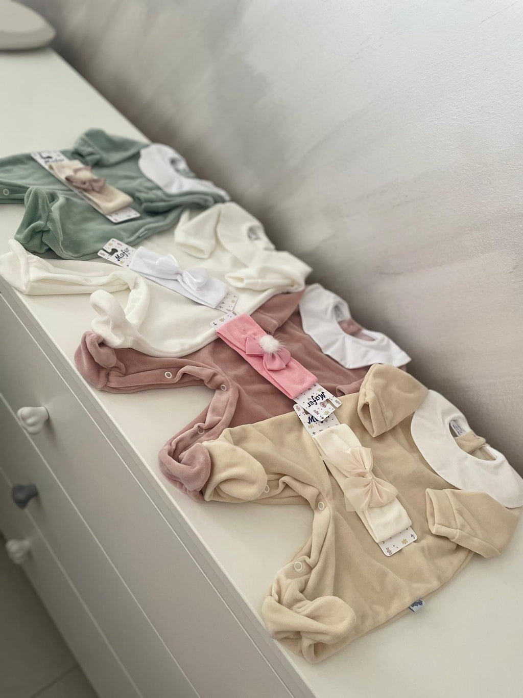 Tutine ciliegina con colletto a fiore